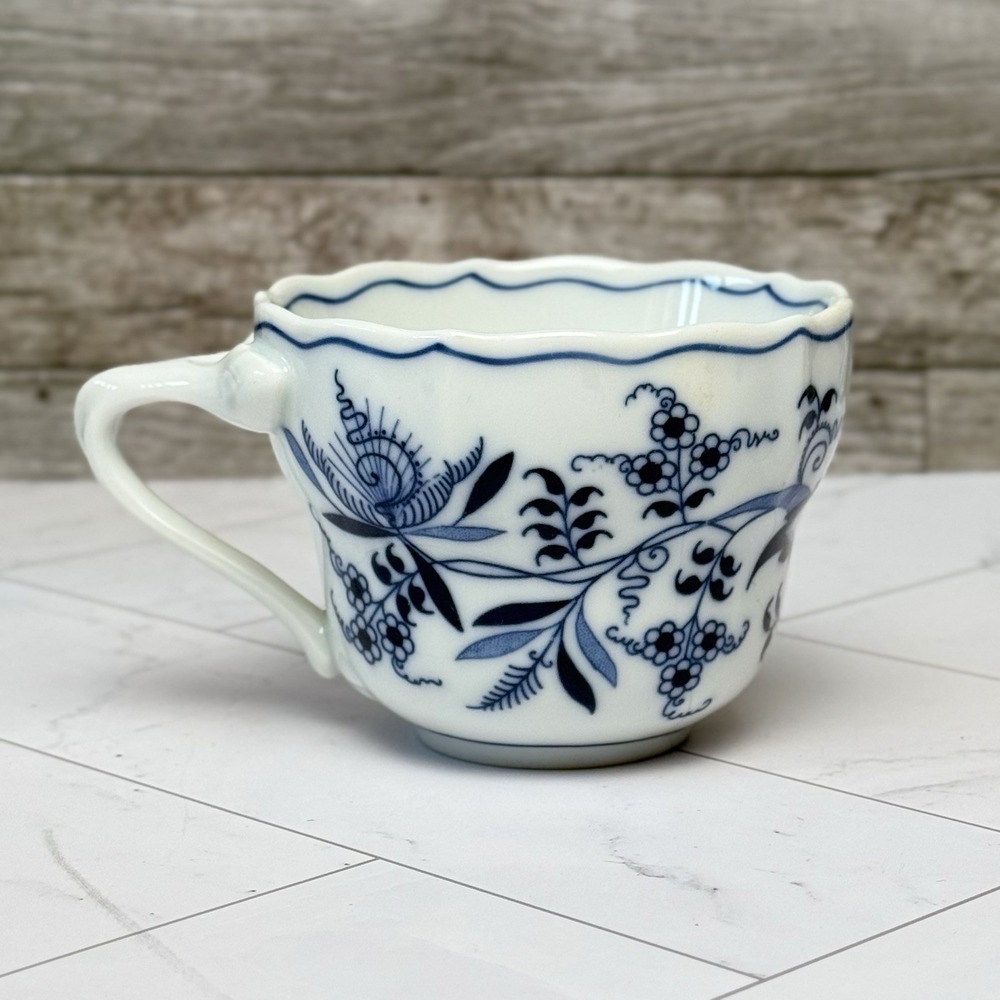 Blue Danube Blue Onion Tea Coffee Cups, Creamer And Vegetable Plate Lot Japan - Picture 6 of 9